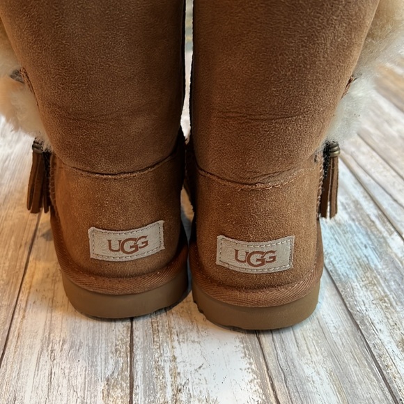 Girls brand new without box Ugg boots. - Picture 3 of 5